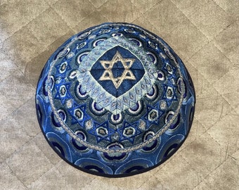 Kipá/Symmulke especial com bordado da Estrela de Davi, design autêntico israelense.