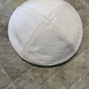 Linen kipa - white kippa - clips inside yarmulke - 100% cotton - wedding kippa - bar mitzva kippah - around 17cm diameter- holiday/Shabbat