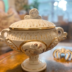 Wunderschöne antike Ketamos R. Capodiminte Suppenterrine mit Deckel und Cherub-Design, hergestellt in Italien.