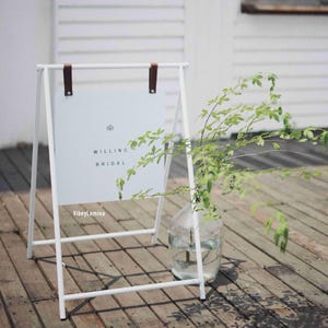 Letrero metálico personalizable con forma de A, apto para cualquier ocasión, plegable, para logotipo de restaurante o estudio, portátil y escribible a mano.