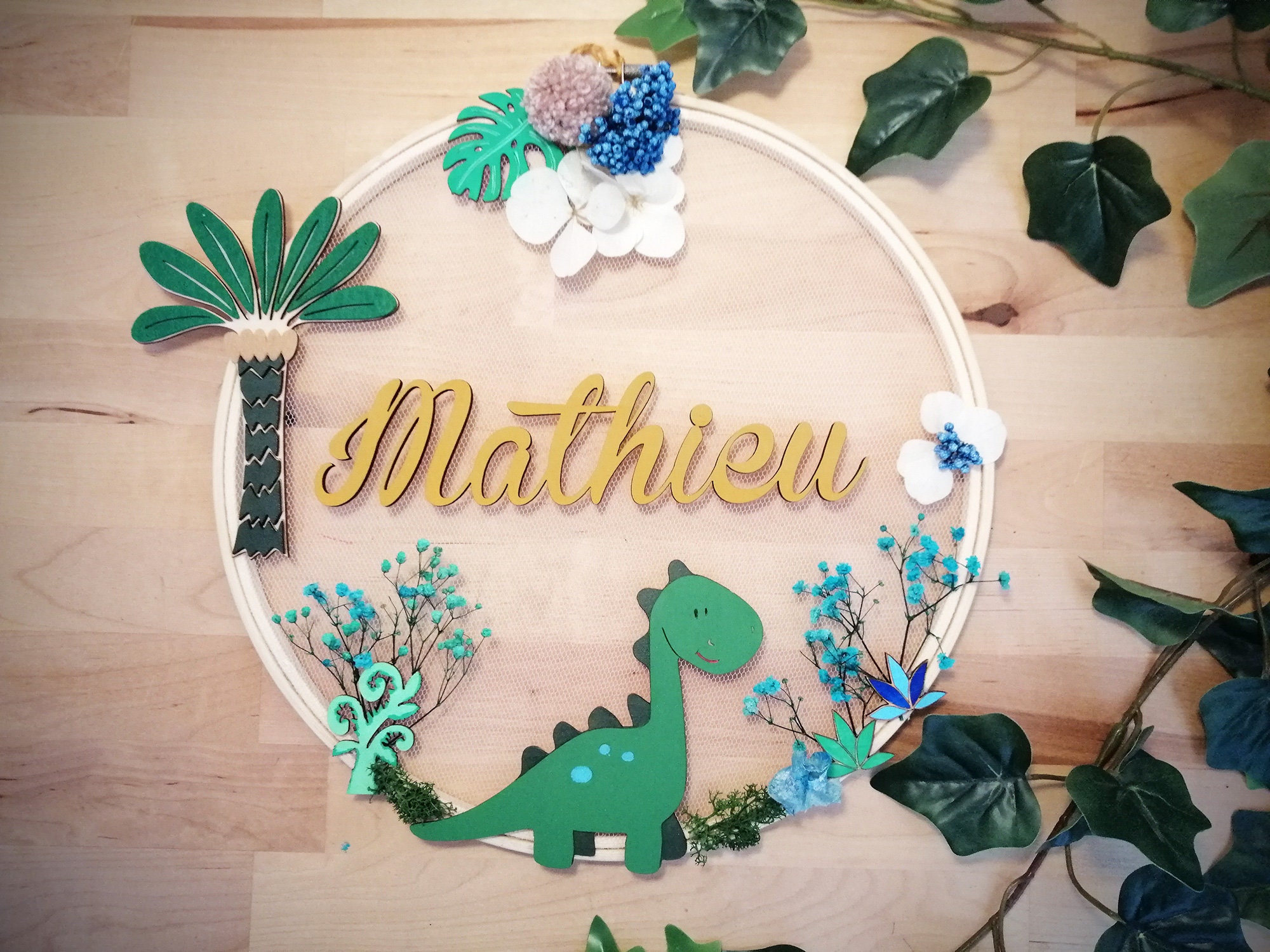 Prénom en Bois sur Couronne Dinosaure