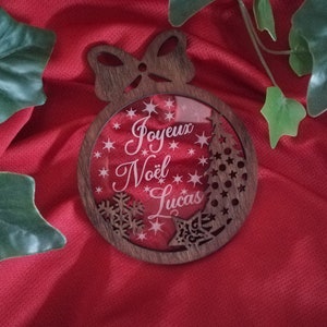 Personalized wooden Christmas ball with transparent engraved background - Unique and original Christmas tree decoration
