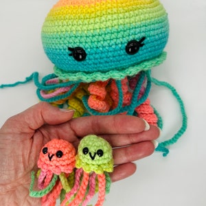 Mama Jellyfish with 2 Babies Inside – Kawaii Jellyfish Crochet Toy