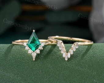 Kite cut Emerald engagement ring set Yellow gold ring set Unique cluster diamond ring Baguette cut moissanite bridal set Anniversary gift