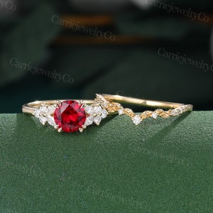 Vintage robijnrode verlovingsring set geelgouden cluster marquise geslepen moissaniet trouwring Milgrain trouwring jubileum bruidsset.