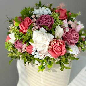 Luksusowa kompozycja z kwiatów mydlanych w ceramicznej doniczce, ręcznie robiony bukiet róż, elegancki prezent dla mamy, dekoracja ślubna, ekskluzywny prezent kwiatowy 8,5 x 7,5 cala