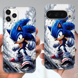 Puede incluir: Fundas para tel&eacute;fono con una ilustraci&oacute;n din&aacute;mica de Sonic the Hedgehog. El personaje azul se representa en una pose en&eacute;rgica sobre un fondo de formas abstractas grises y blancas. Las fundas tienen un acabado brillante y est&aacute;n dise&ntilde;adas para diferentes modelos de tel&eacute;fono.