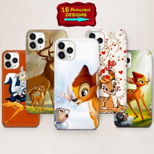 Könnte beinhalten: Eine Auswahl an Handyhüllen mit Designs aus dem Zeichentrickfilm Bambi. Die Hüllen zeigen Bilder von Bambi, Klopfer und anderen Charakteren in leuchtenden Farben. Oben befindet sich ein rotes Banner mit der Aufschrift "15 AVAILABLE DESIGNS".