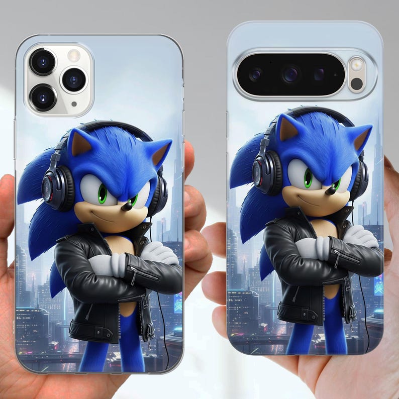Puede incluir: Fundas para tel&eacute;fono con un personaje de erizo azul con auriculares y una chaqueta de cuero negra, sobre un fondo de paisaje urbano. El personaje tiene ojos verdes y guantes blancos. Las fundas est&aacute;n dise&ntilde;adas para diferentes modelos de tel&eacute;fono.