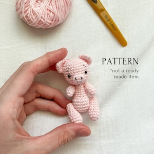 mini pig crochet pattern with videos, piglet amigurumi pattern, crochet tutorial in English, easy to follow, farm stuffed animal, little pig