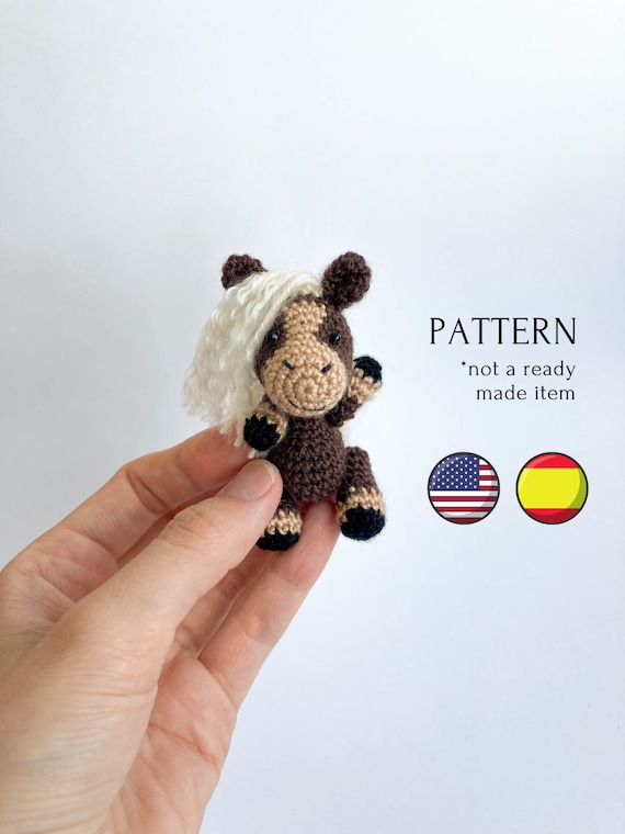 Horse crochet toy pattern in English and Spanish, amigurumi mini horse pattern, crochet tutorial, toys for dolls, tiny horse, farm amigurumi