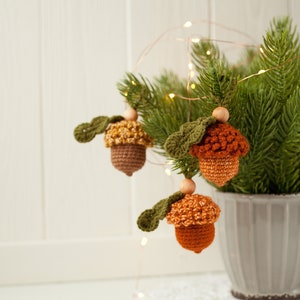 Crochet Pattern Acorn Christmas Tree Decoration, Winter Cozy Hugge Ornament, Xmas Home Décor DIY, Easy Tutorial for Beginners image 6