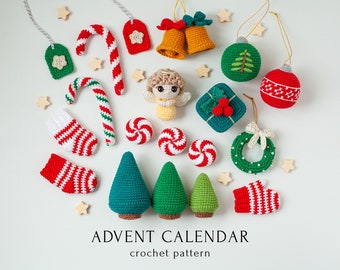 Puede incluir: Patrón de calendario de Adviento de ganchillo con una variedad de adornos navideños, incluyendo una caña de azúcar, una media, un árbol de Navidad, una corona, una campana, una caja de regalo, una caña de azúcar y un adorno navideño. El patrón se llama "Advent Calendar crochet pattern".