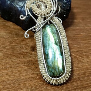 Labradoriet draad gewikkeld hanger, koperen handgemaakte draad wrap ketting, flitsende regenboog, cadeau voor haar, labradoriet sieraden, draad gewikkeld steen