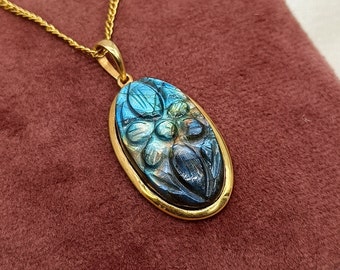 Natural Labradorite Oval Carved Gemstone Pendant 14K Solid Gold Labradorite Pendant November Birthstone Labradorite Mughal Carving Jewelry