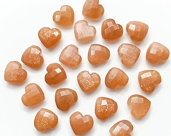Shiny Pfirsich Mondstein Herzförmige Edelstein Facettierte Hand geschnitzte Herz Perlen Carving Edelstein Perlen für Schmuck 10 MM Healing Crystal Hearts