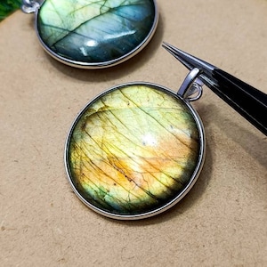 Flashy Labradorite Round Pendant, Natural Crystal Healing Necklace, Powerful Protection Jewelry, Boho Stone Pendant, Handmade Gift for Her