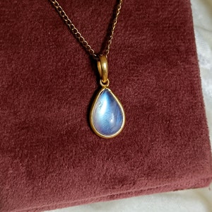 Natural Rainbow Moonstone Pear Pendant, 14K Solid Gold Blue Moonstone Pendant, June Birthstone Pendant, Dainty Pendant, Bezel Pendant Gift