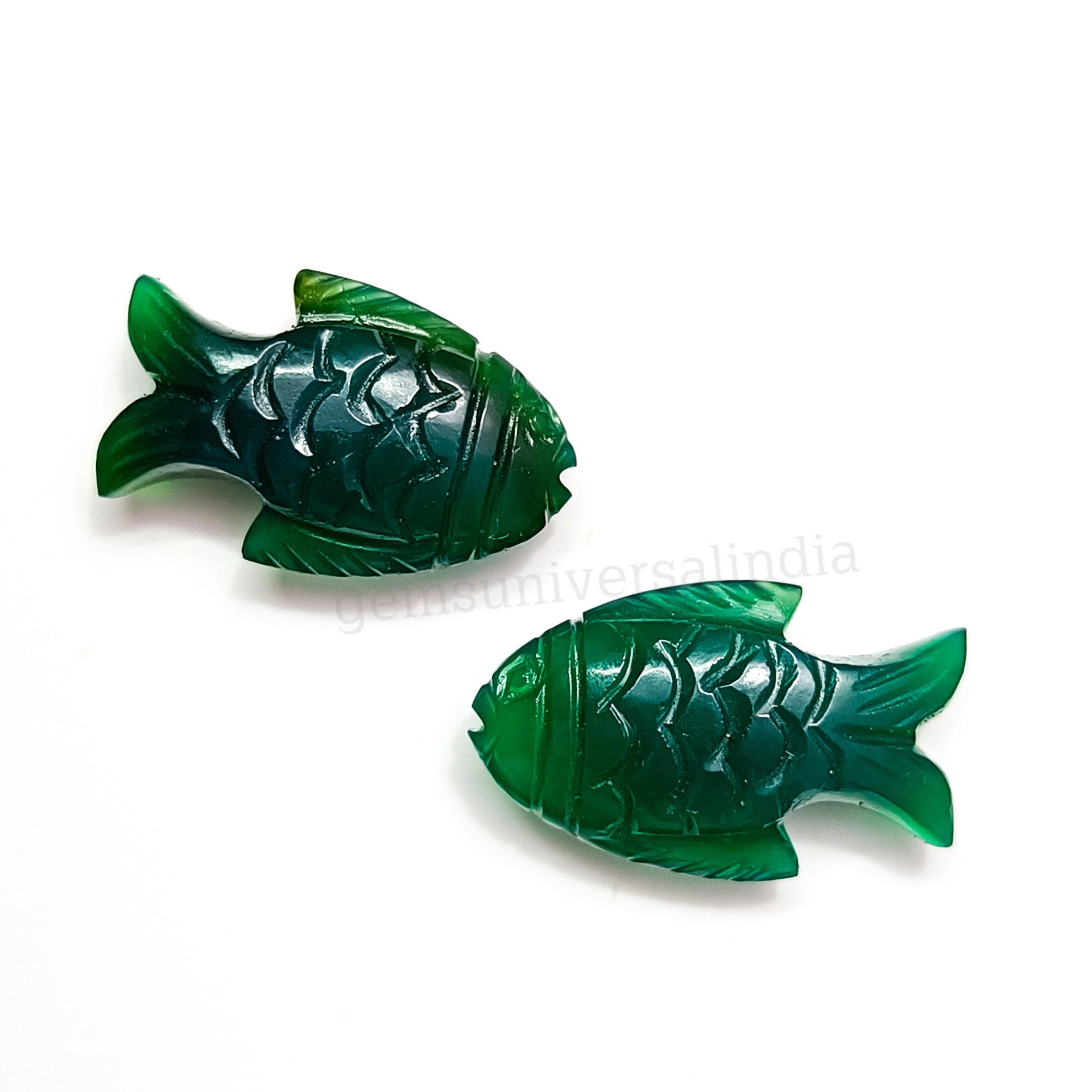 天然グリーンオニキスの魚の彫刻された宝石ビーズ、ジュエリー作りの