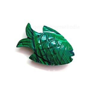 Piedra preciosa de malaquita verde en forma de pez para hacer joyas ~ Cuentas sueltas talladas a mano ~ Colgantes de malaquita tallada con forma de pez koi de 25 mm