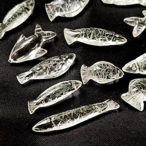 AAA Clear Quartz Fish Carved Gemstone for Jewelry Making, Handmade Crystal Quartz Fish Carving Gemstone, Crystal Fish Pendant Charms 25mm