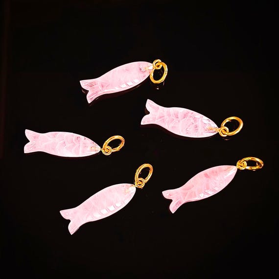 AAAローズクォーツ彫刻魚ペンダント、ハンドメイド925シルバー