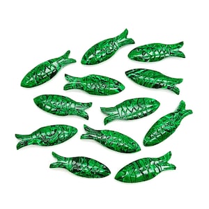 Cuentas de malaquita talladas con forma de pez, cuentas sueltas para joyería, dijes de cristal tallado para collar, 25 mm