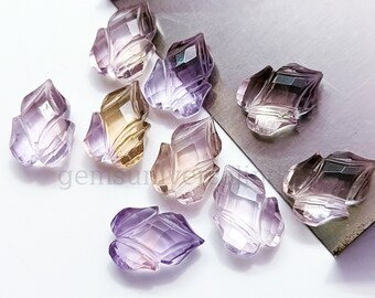 Puede incluir: Surtido de ocho formas de hojas de piedra preciosa de amatista facetada en varios tonos de morado, rosa y marrón. Las piedras preciosas están talladas en un diseño único e intrincado.