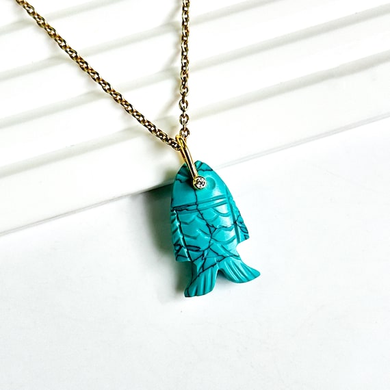 ゴージャスなターコイズ手彫り魚ペンダント、925シルバーハンドメイド