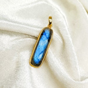 Colar com pingente de labradorita chamativo de alto fogo, pingente retangular de labradorita, pingente de ouro maciço 14k, pedra do mês de novembro, pingente de moldura
