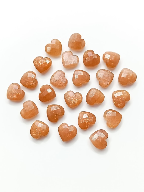 Shiny Peach Moonstone Heart shaped Gemstone Faceted Hand Carved Heart Beads Carving Gemstone Beads for Jewelry 10MM Healing Crystal Hearts
