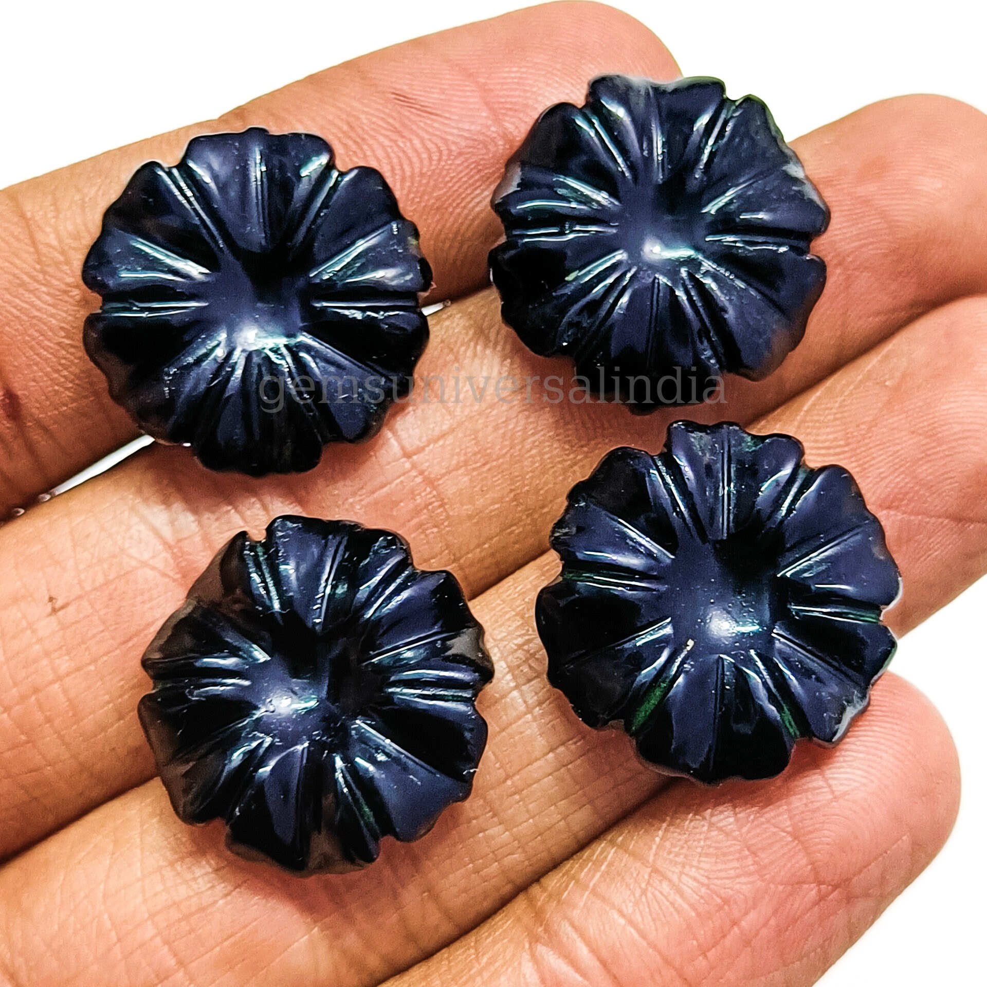 美しいブラックオニキスの花の形の宝石、手彫りの宝石の花、花の