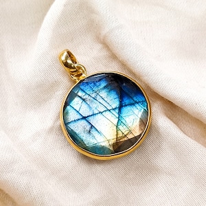 Colgante de labradorita natural, colgante de labradorita en oro macizo de 14 quilates, collar con bisel de oro macizo, piedra natal de noviembre, regalo de Navidad