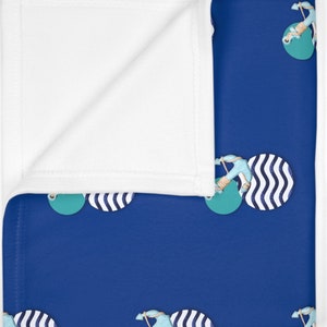 Decoración de guardería náutica - Manta náutica para bebés. Una suave manta de lana para bebé en colores azules. Regalo perfecto para baby shower, ¡tan suave!