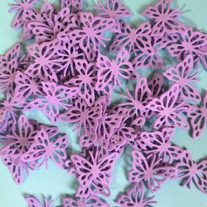 Farfalle fustellate in gomma Eva foam.
