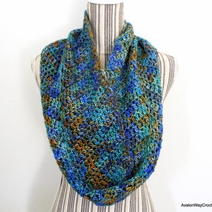 Multicolor Cowl, Crochet Cowl, Cowl Neckwarmer, Winter Scarf, Blue Cowl, Unisex Cowl, Crochet Scarf, Infinity Scarf, Merino Wool Yarn Cowl
