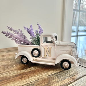 Décoration lavande - Décoration intérieure - Camion de ferme en métal blanc orné de fleurs - Idée cadeau TRUCK WITH LAVENDER