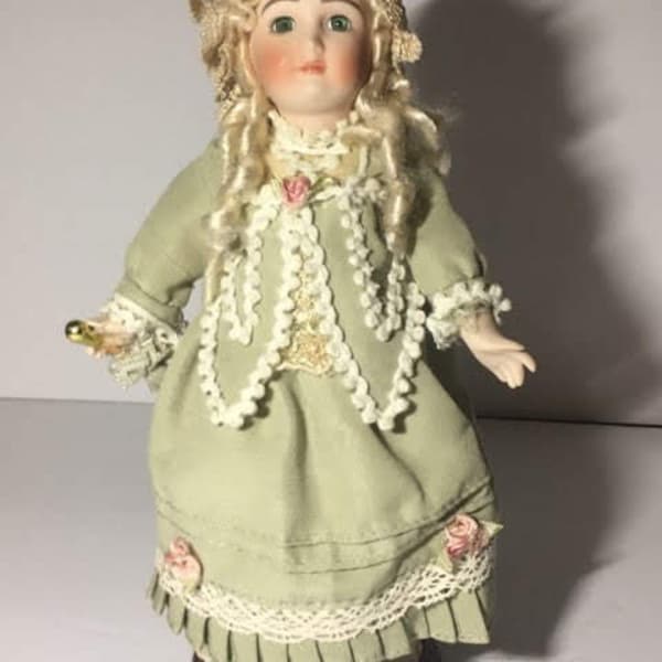 Small Porcelain Doll Blonde Curls Green Eyes Parasol with Stand Delton Product