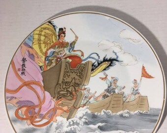 Plato chino raro coleccionable de cerámica con agitación y escena de barco de tambor
