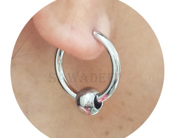 Pendientes de aro de acero para hombre y mujer con esfera plateada o negra.