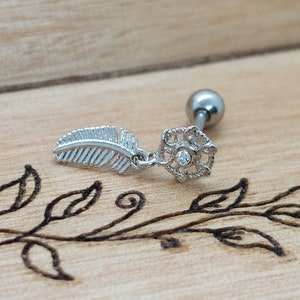 Orecchini piercing acchiappasogni, orecchino cartilagine , orecchino a perno, piercing orecchio piuma e zircone, per elice ,trago, lobo