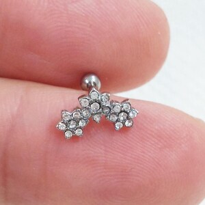 Piercing per orecchio in acciaio inossidabile, zirconi bianchi, fiorellino, elix, trago, minimalista, cartilagine, 18 g, per lobo