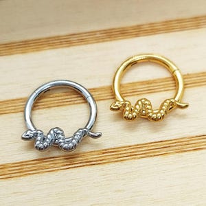 Orecchino a cerchio clicker con serpente, piercing con serpente, acciaio chirurgico argento e oro, adatto al setto, per cartilagine, da naso