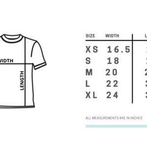 Peut inclure: Tableau des tailles pour un t-shirt avec des mesures en pouces pour la largeur et la longueur. Les tailles comprennent XS, S, M, L et XL.