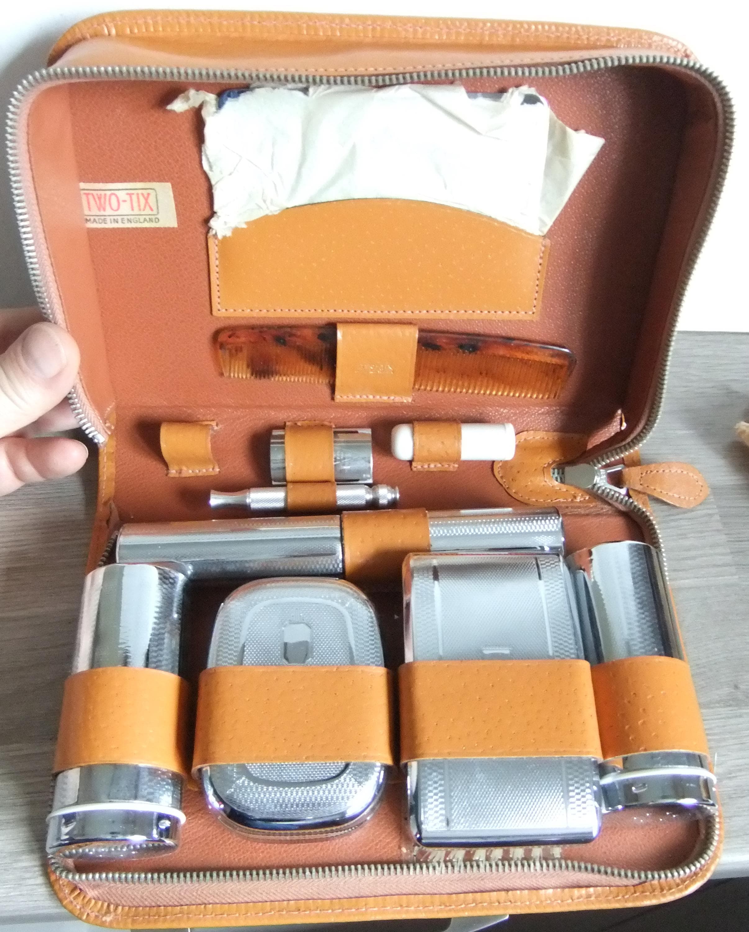 Mens Leather Grooming Kit: Ultimate Guide for Stylish Care