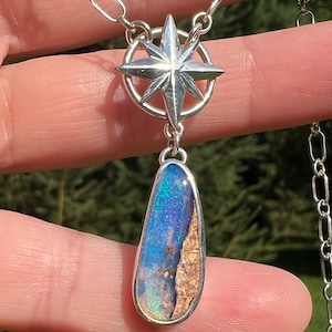 Kustlinjehalsband med australisk pipe-opal.