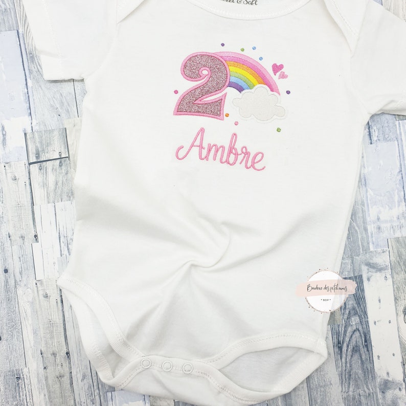 T-shirt ou body personnalisé arc en ciel pour fille body bébé rainbow personnalisé Cadeau enfant fille T shirt fille personnalisable image 2