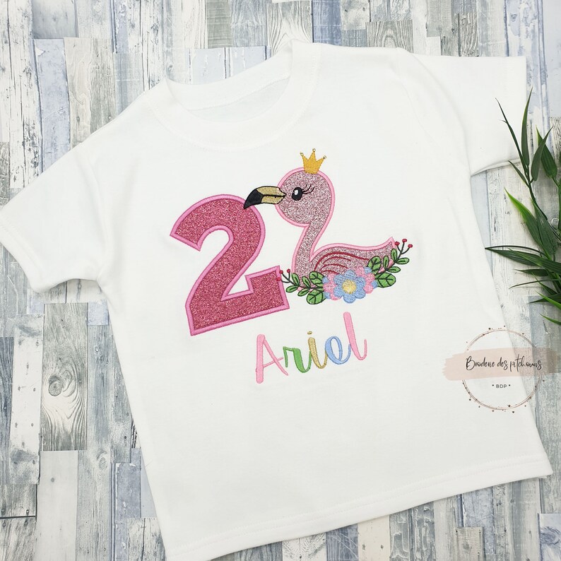 T-shirt ou body personnalisé flamand rose pour fille body brodé personnalisé bébé Cadeau enfant fille T shirt fille personnalisable image 2