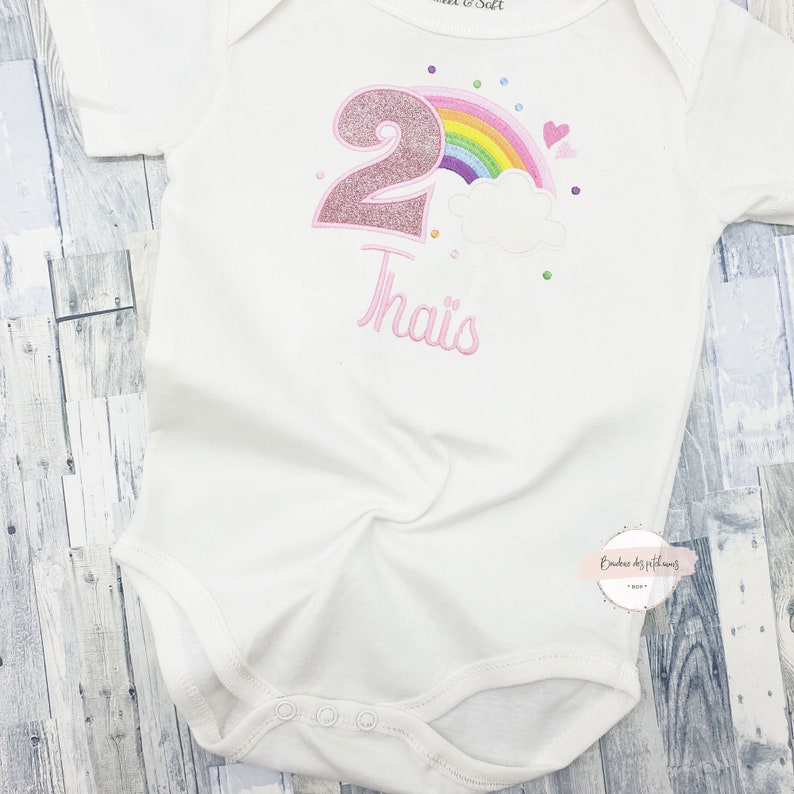 T-shirt ou body personnalisé arc en ciel pour petite fille body bébé rainbow personnalisé Cadeau enfant T shirt fille personnalisé image 7