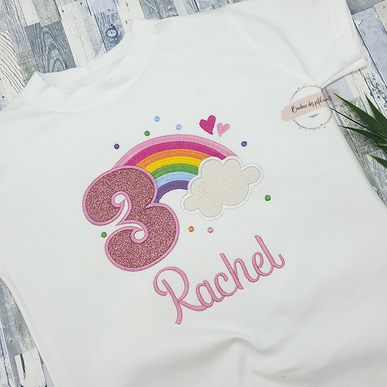 T-shirt ou body personnalisé arc en ciel pour petite fille body bébé rainbow personnalisé Cadeau enfant T shirt fille personnalisé image 2